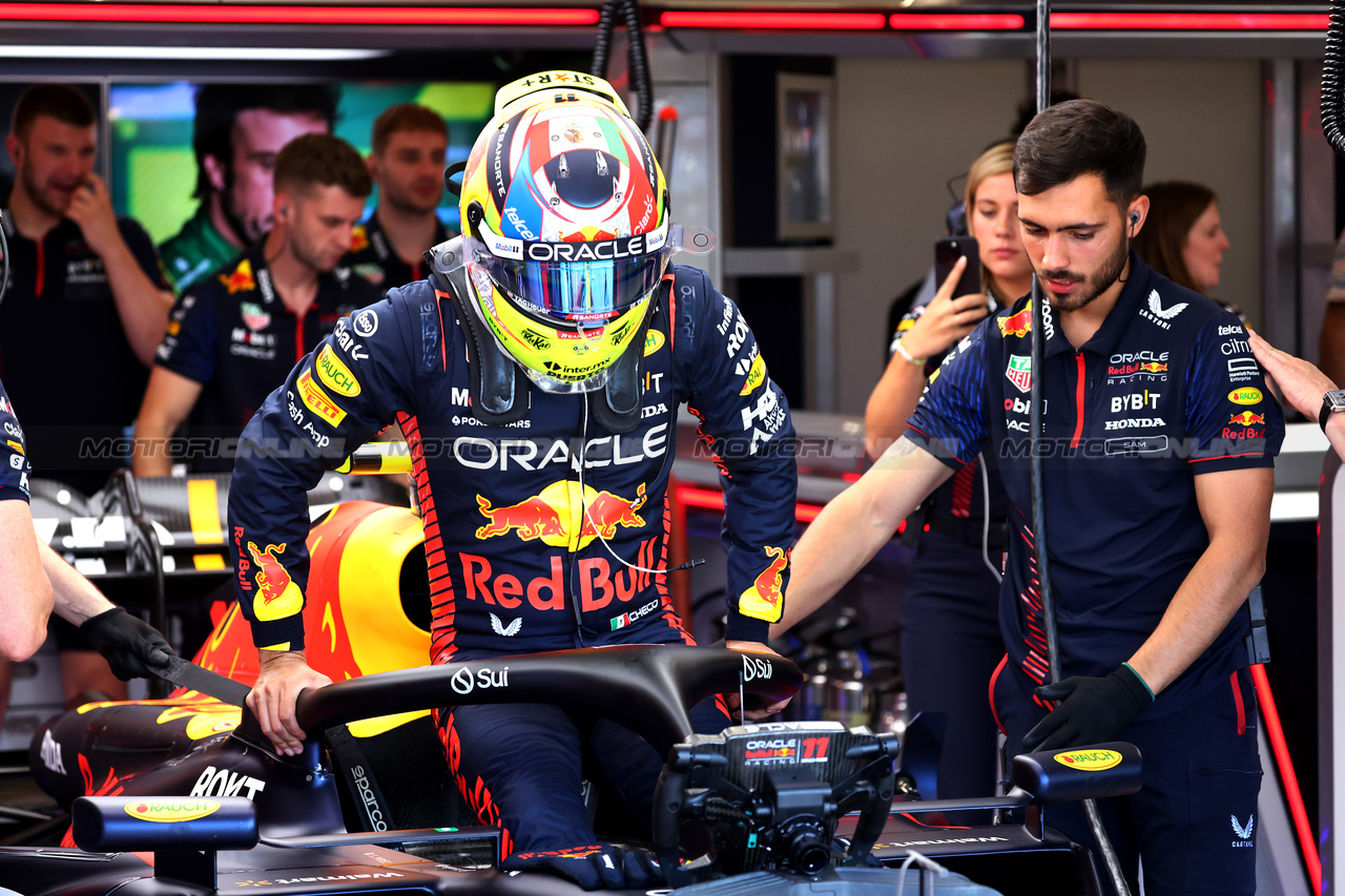 GP GRAN BRETAGNA, Sergio Perez (MEX) Red Bull Racing RB19.

07.07.2023. Formula 1 World Championship, Rd 11, British Grand Prix, Silverstone, England, Practice Day.

- www.xpbimages.com, EMail: requests@xpbimages.com © Copyright: Batchelor / XPB Images