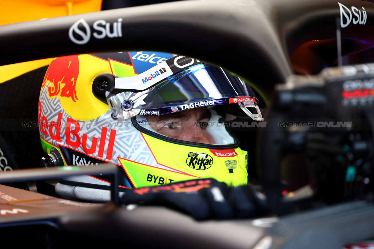 GP GRAN BRETAGNA, Sergio Perez (MEX) Red Bull Racing RB19.

07.07.2023. Formula 1 World Championship, Rd 11, British Grand Prix, Silverstone, England, Practice Day.

- www.xpbimages.com, EMail: requests@xpbimages.com © Copyright: Batchelor / XPB Images