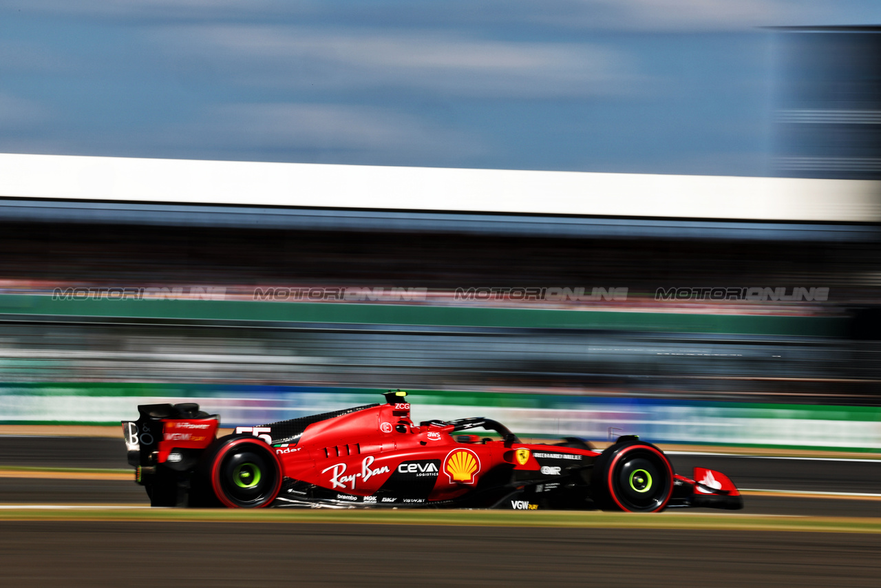 GP GRAN BRETAGNA, Carlos Sainz Jr (ESP) Ferrari SF-23.

07.07.2023. Formula 1 World Championship, Rd 11, British Grand Prix, Silverstone, England, Practice Day.

 - www.xpbimages.com, EMail: requests@xpbimages.com © Copyright: Coates / XPB Images