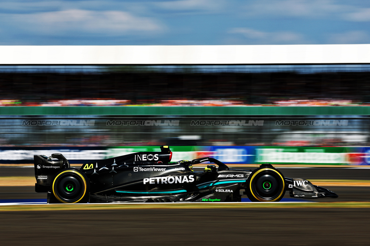 GP GRAN BRETAGNA, Lewis Hamilton (GBR) Mercedes AMG F1 W14.

07.07.2023. Formula 1 World Championship, Rd 11, British Grand Prix, Silverstone, England, Practice Day.

 - www.xpbimages.com, EMail: requests@xpbimages.com © Copyright: Coates / XPB Images