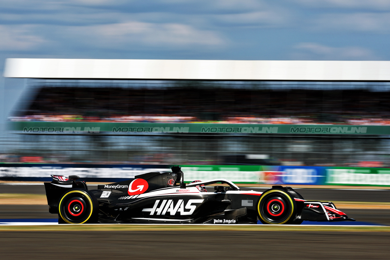 GP GRAN BRETAGNA, Kevin Magnussen (DEN) Haas VF-23.

07.07.2023. Formula 1 World Championship, Rd 11, British Grand Prix, Silverstone, England, Practice Day.

 - www.xpbimages.com, EMail: requests@xpbimages.com © Copyright: Coates / XPB Images