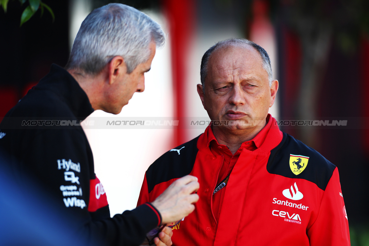 GP GRAN BRETAGNA, (L to R): Alessandro Alunni Bravi (ITA) Alfa Romeo F1 Team Managing Director e Team Representative with Frederic Vasseur (FRA) Ferrari Team Principal.

07.07.2023. Formula 1 World Championship, Rd 11, British Grand Prix, Silverstone, England, Practice Day.

- www.xpbimages.com, EMail: requests@xpbimages.com © Copyright: Moy / XPB Images