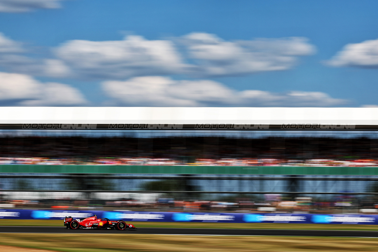 GP GRAN BRETAGNA, Carlos Sainz Jr (ESP) Ferrari SF-23.

07.07.2023. Formula 1 World Championship, Rd 11, British Grand Prix, Silverstone, England, Practice Day.

 - www.xpbimages.com, EMail: requests@xpbimages.com © Copyright: Coates / XPB Images