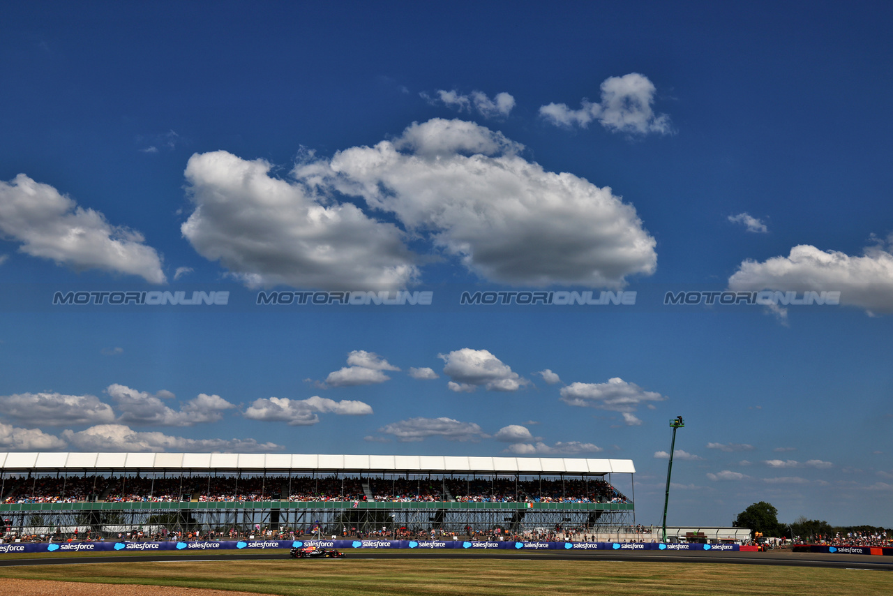 GP GRAN BRETAGNA, Max Verstappen (NLD) Red Bull Racing RB19.

07.07.2023. Formula 1 World Championship, Rd 11, British Grand Prix, Silverstone, England, Practice Day.

 - www.xpbimages.com, EMail: requests@xpbimages.com © Copyright: Coates / XPB Images