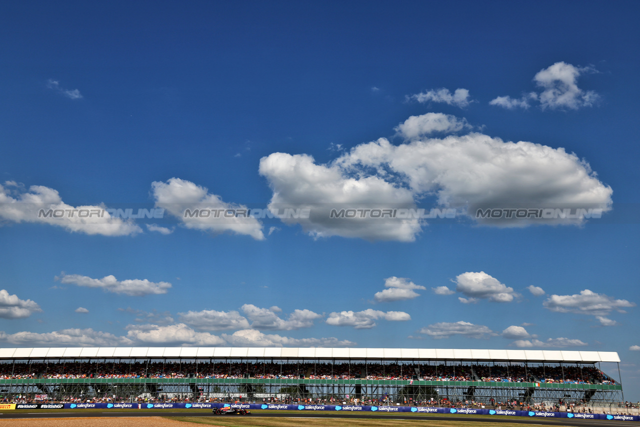 GP GRAN BRETAGNA, Sergio Perez (MEX) Red Bull Racing RB19.

07.07.2023. Formula 1 World Championship, Rd 11, British Grand Prix, Silverstone, England, Practice Day.

 - www.xpbimages.com, EMail: requests@xpbimages.com © Copyright: Coates / XPB Images