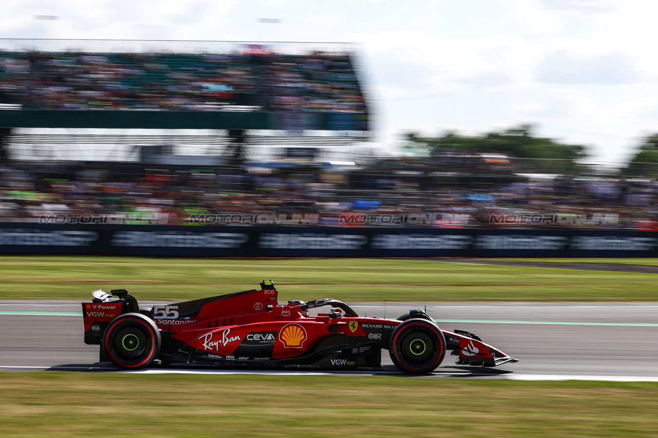 GP GRAN BRETAGNA, Carlos Sainz Jr (ESP), Ferrari 
07.07.2023. Formula 1 World Championship, Rd 11, British Grand Prix, Silverstone, England, Practice Day.
- www.xpbimages.com, EMail: requests@xpbimages.com © Copyright: Charniaux / XPB Images