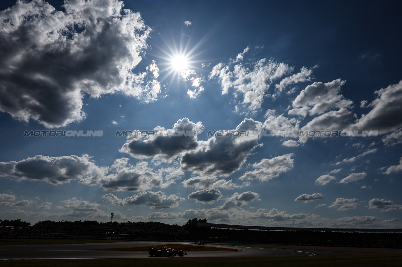 GP GRAN BRETAGNA, Max Verstappen (NLD), Red Bull Racing 
07.07.2023. Formula 1 World Championship, Rd 11, British Grand Prix, Silverstone, England, Practice Day.
- www.xpbimages.com, EMail: requests@xpbimages.com © Copyright: Charniaux / XPB Images