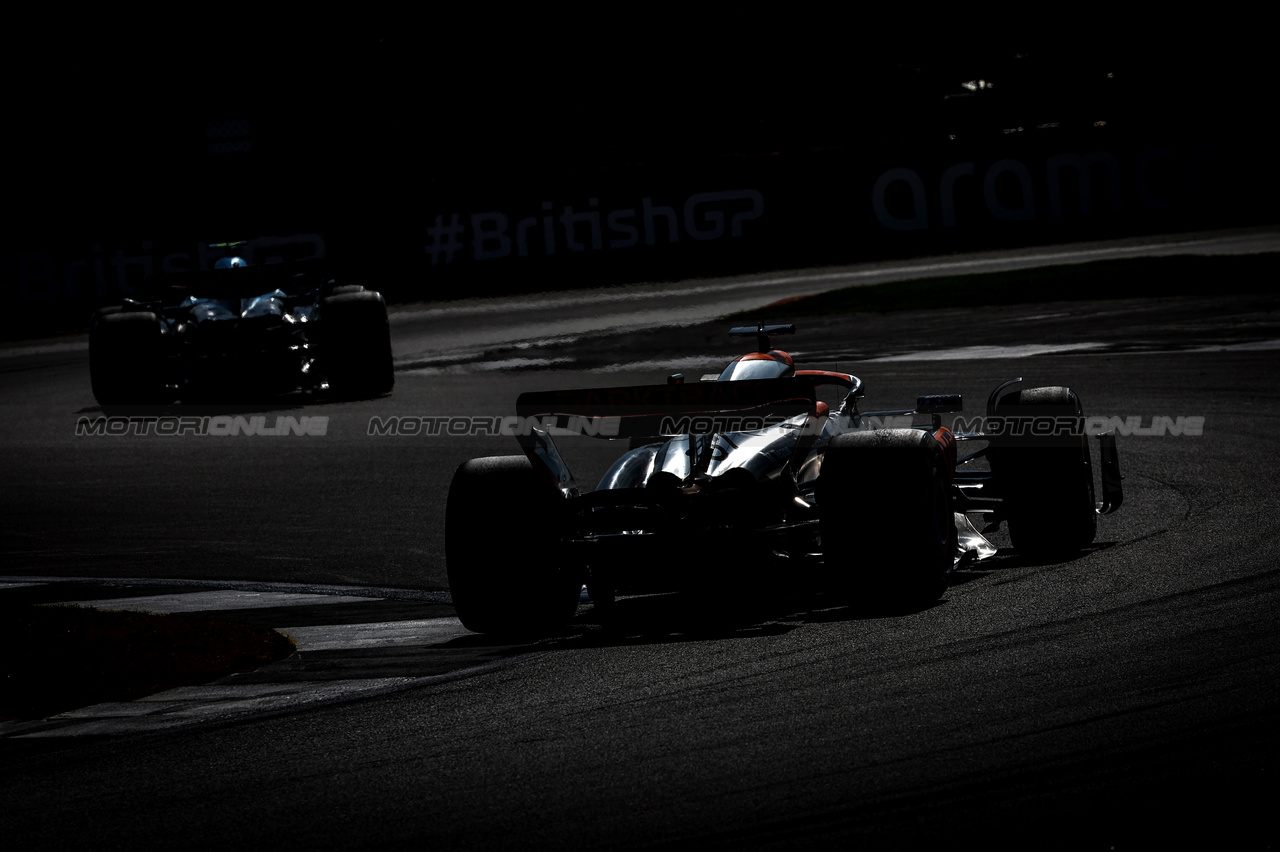 GP GRAN BRETAGNA, Oscar Piastri (AUS), McLaren 
07.07.2023. Formula 1 World Championship, Rd 11, British Grand Prix, Silverstone, England, Practice Day.
- www.xpbimages.com, EMail: requests@xpbimages.com © Copyright: Charniaux / XPB Images