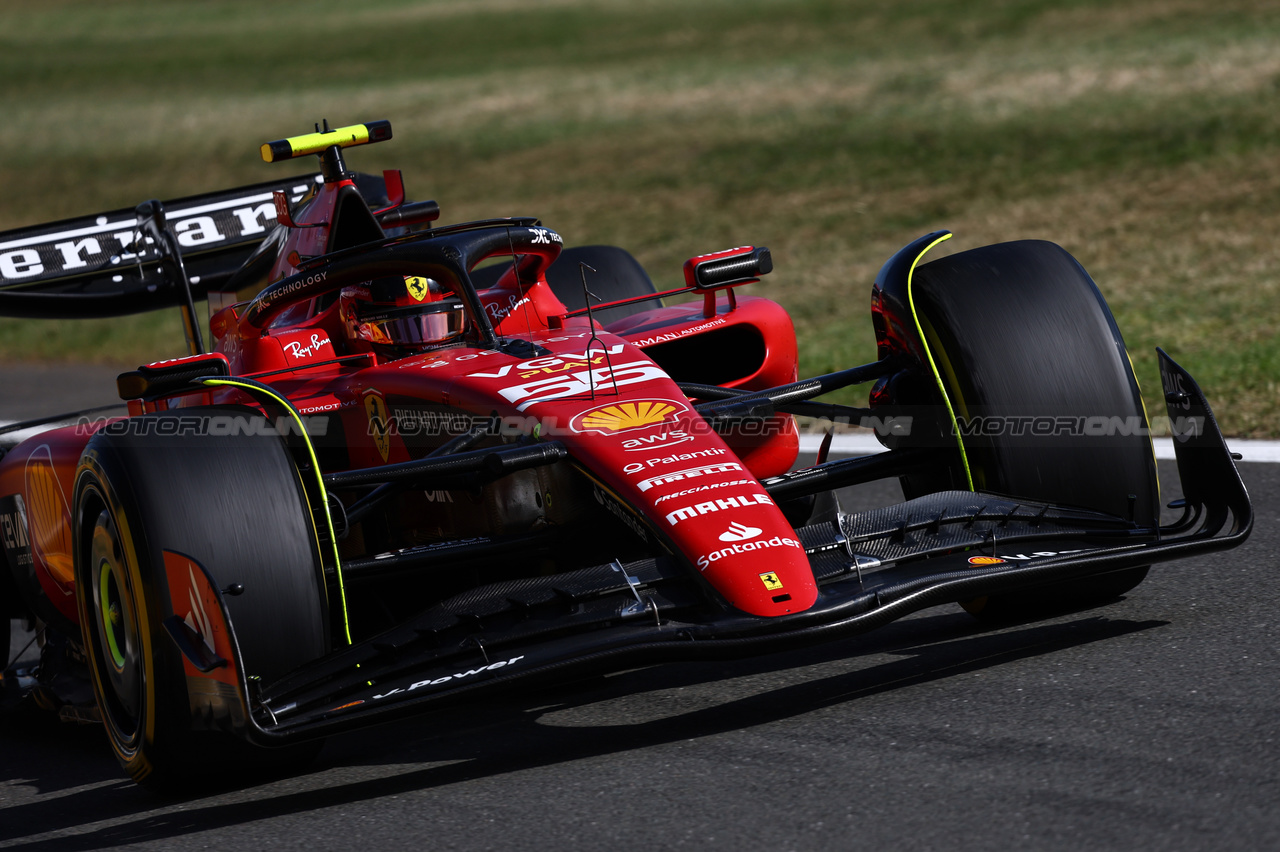 GP GRAN BRETAGNA, Carlos Sainz Jr (ESP), Ferrari 
07.07.2023. Formula 1 World Championship, Rd 11, British Grand Prix, Silverstone, England, Practice Day.
- www.xpbimages.com, EMail: requests@xpbimages.com © Copyright: Charniaux / XPB Images