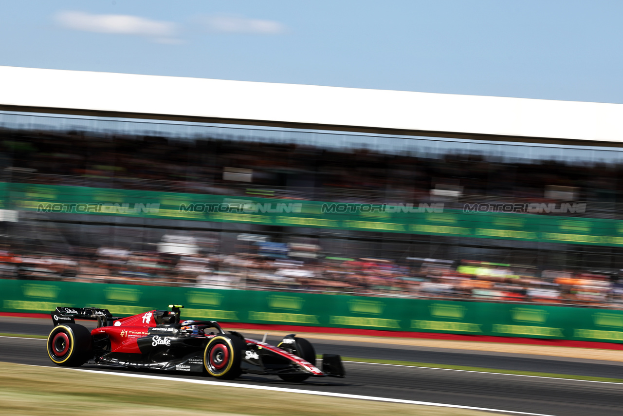 GP GRAN BRETAGNA, Zhou Guanyu (CHN) Alfa Romeo F1 Team C43.

07.07.2023. Formula 1 World Championship, Rd 11, British Grand Prix, Silverstone, England, Practice Day.

- www.xpbimages.com, EMail: requests@xpbimages.com © Copyright: Bearne / XPB Images