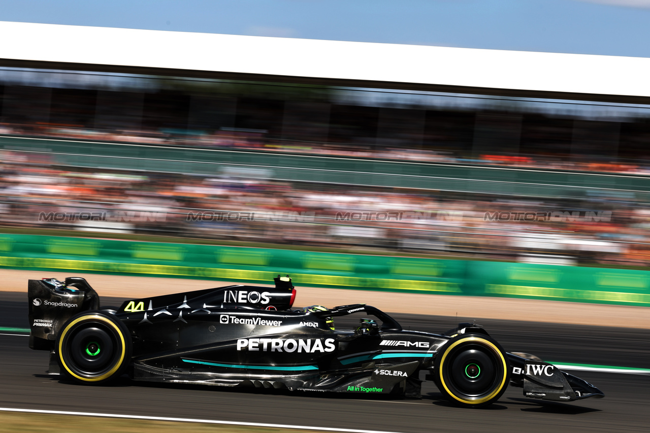 GP GRAN BRETAGNA, Lewis Hamilton (GBR) Mercedes AMG F1 W14.

07.07.2023. Formula 1 World Championship, Rd 11, British Grand Prix, Silverstone, England, Practice Day.

- www.xpbimages.com, EMail: requests@xpbimages.com © Copyright: Bearne / XPB Images
