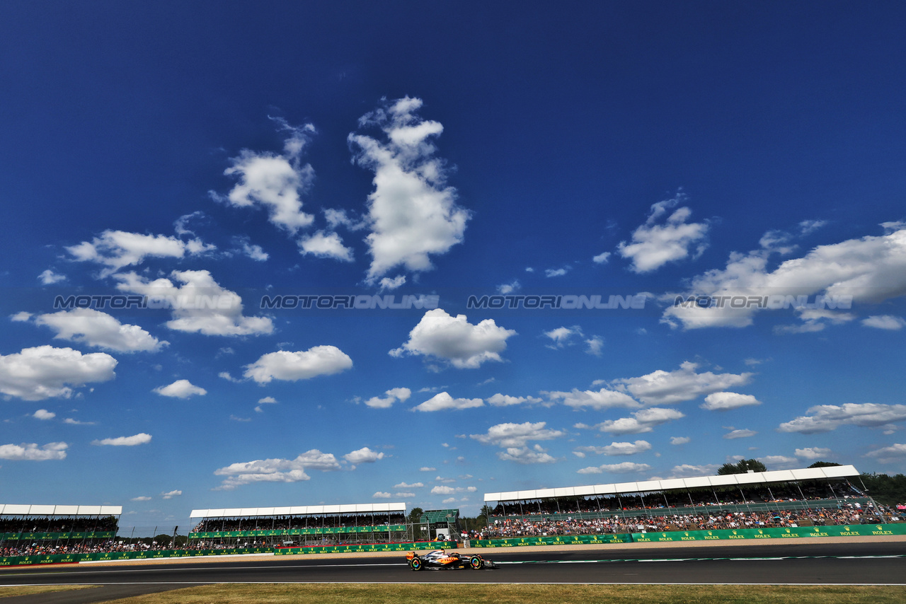 GP GRAN BRETAGNA, Oscar Piastri (AUS) McLaren MCL60.

07.07.2023. Formula 1 World Championship, Rd 11, British Grand Prix, Silverstone, England, Practice Day.

- www.xpbimages.com, EMail: requests@xpbimages.com © Copyright: Bearne / XPB Images
