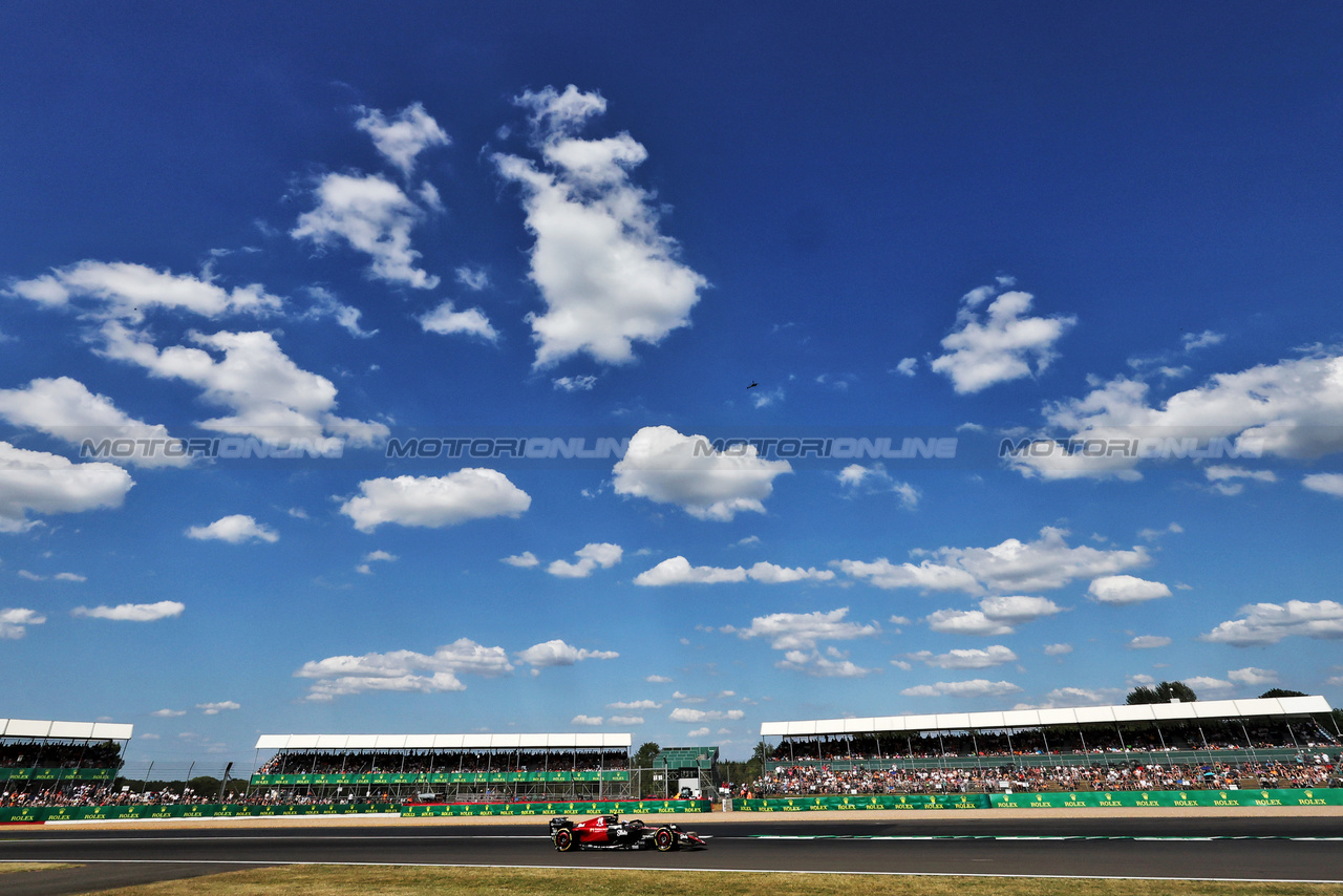 GP GRAN BRETAGNA, Zhou Guanyu (CHN) Alfa Romeo F1 Team C43.

07.07.2023. Formula 1 World Championship, Rd 11, British Grand Prix, Silverstone, England, Practice Day.

- www.xpbimages.com, EMail: requests@xpbimages.com © Copyright: Bearne / XPB Images