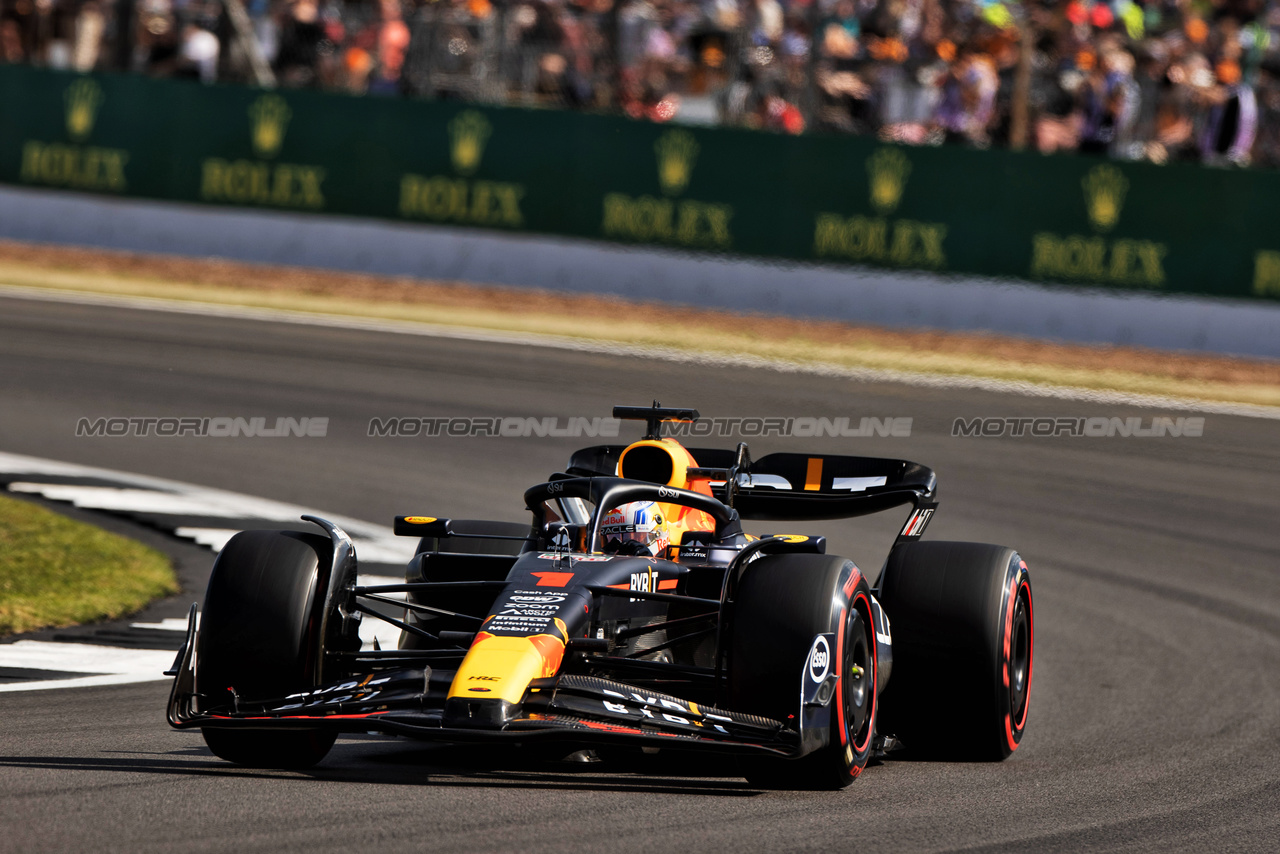 GP GRAN BRETAGNA, Max Verstappen (NLD) Red Bull Racing RB19.

07.07.2023. Formula 1 World Championship, Rd 11, British Grand Prix, Silverstone, England, Practice Day.

- www.xpbimages.com, EMail: requests@xpbimages.com © Copyright: Staley / XPB Images