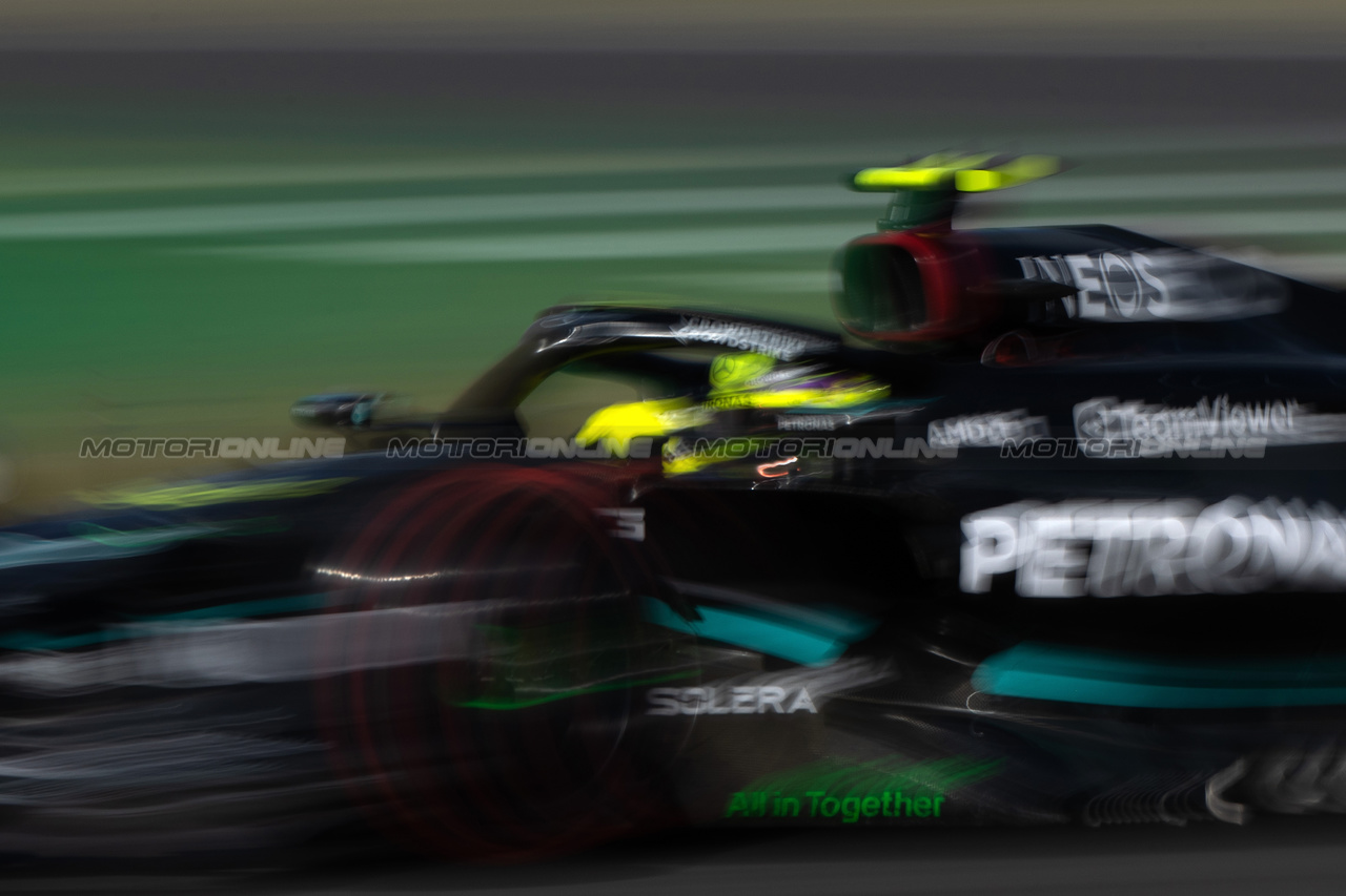 GP GRAN BRETAGNA, Lewis Hamilton (GBR) Mercedes AMG F1 W14.

07.07.2023. Formula 1 World Championship, Rd 11, British Grand Prix, Silverstone, England, Practice Day.

- www.xpbimages.com, EMail: requests@xpbimages.com © Copyright: Staley / XPB Images