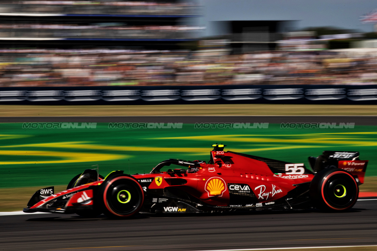 GP GRAN BRETAGNA, Carlos Sainz Jr (ESP) Ferrari SF-23.

07.07.2023. Formula 1 World Championship, Rd 11, British Grand Prix, Silverstone, England, Practice Day.

- www.xpbimages.com, EMail: requests@xpbimages.com © Copyright: Staley / XPB Images