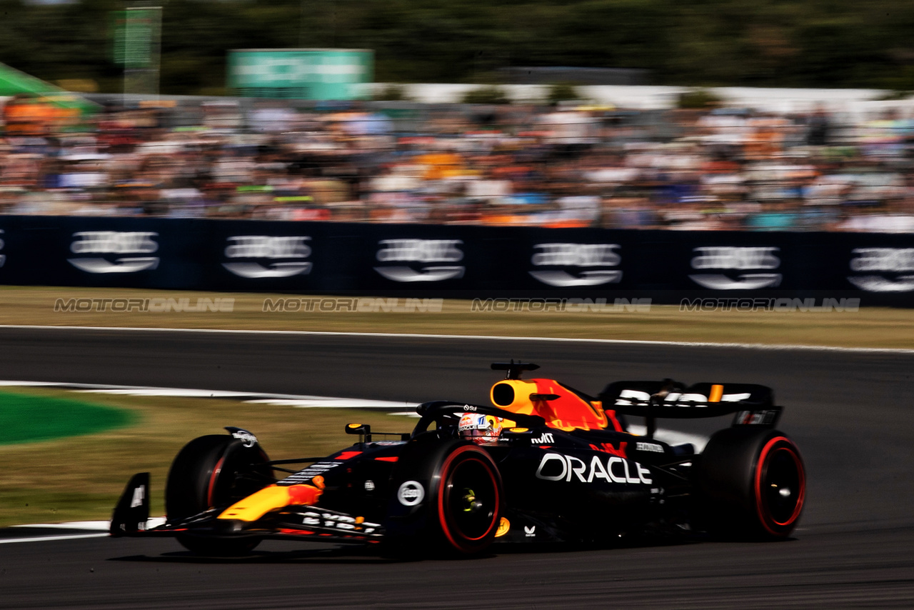 GP GRAN BRETAGNA, Max Verstappen (NLD) Red Bull Racing RB19.

07.07.2023. Formula 1 World Championship, Rd 11, British Grand Prix, Silverstone, England, Practice Day.

- www.xpbimages.com, EMail: requests@xpbimages.com © Copyright: Staley / XPB Images