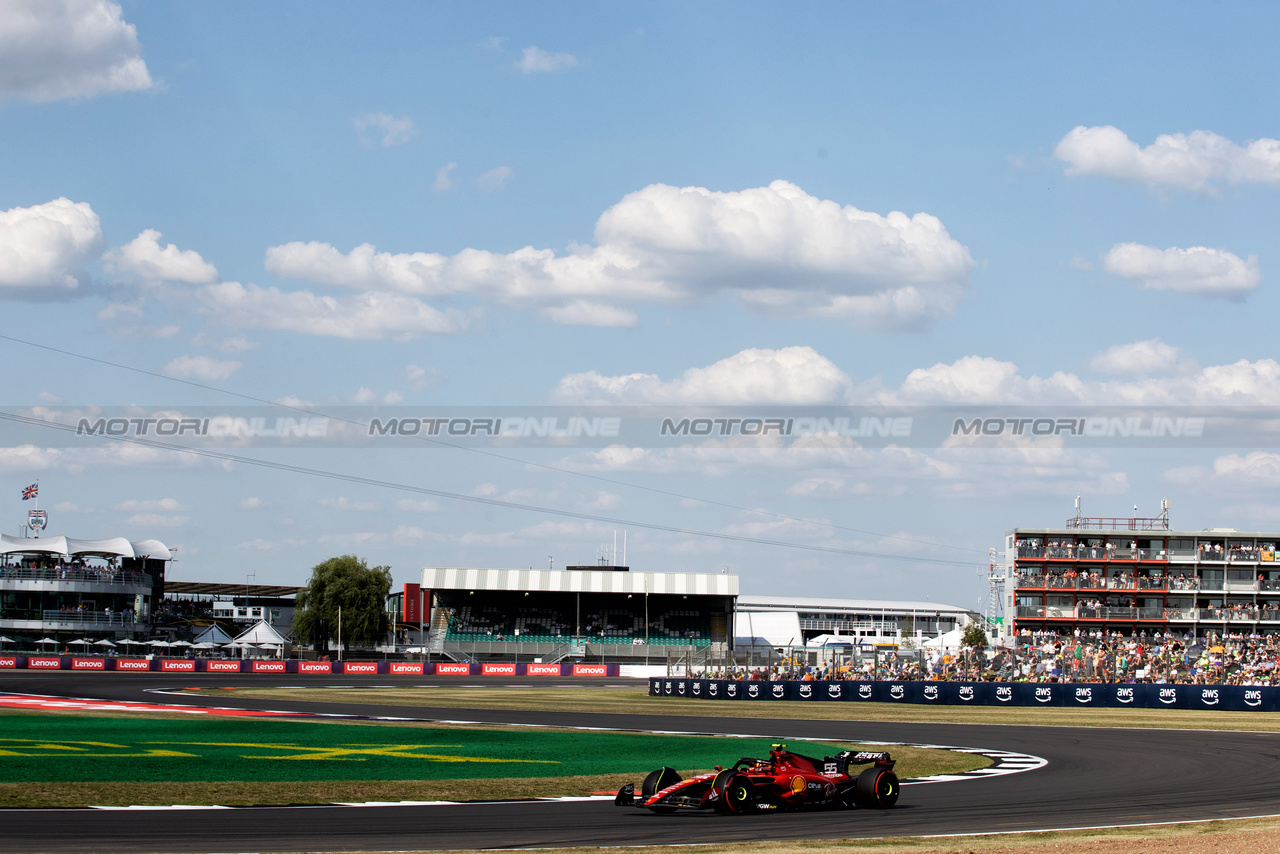 GP GRAN BRETAGNA, Carlos Sainz Jr (ESP) Ferrari SF-23.

07.07.2023. Formula 1 World Championship, Rd 11, British Grand Prix, Silverstone, England, Practice Day.

- www.xpbimages.com, EMail: requests@xpbimages.com © Copyright: Staley / XPB Images