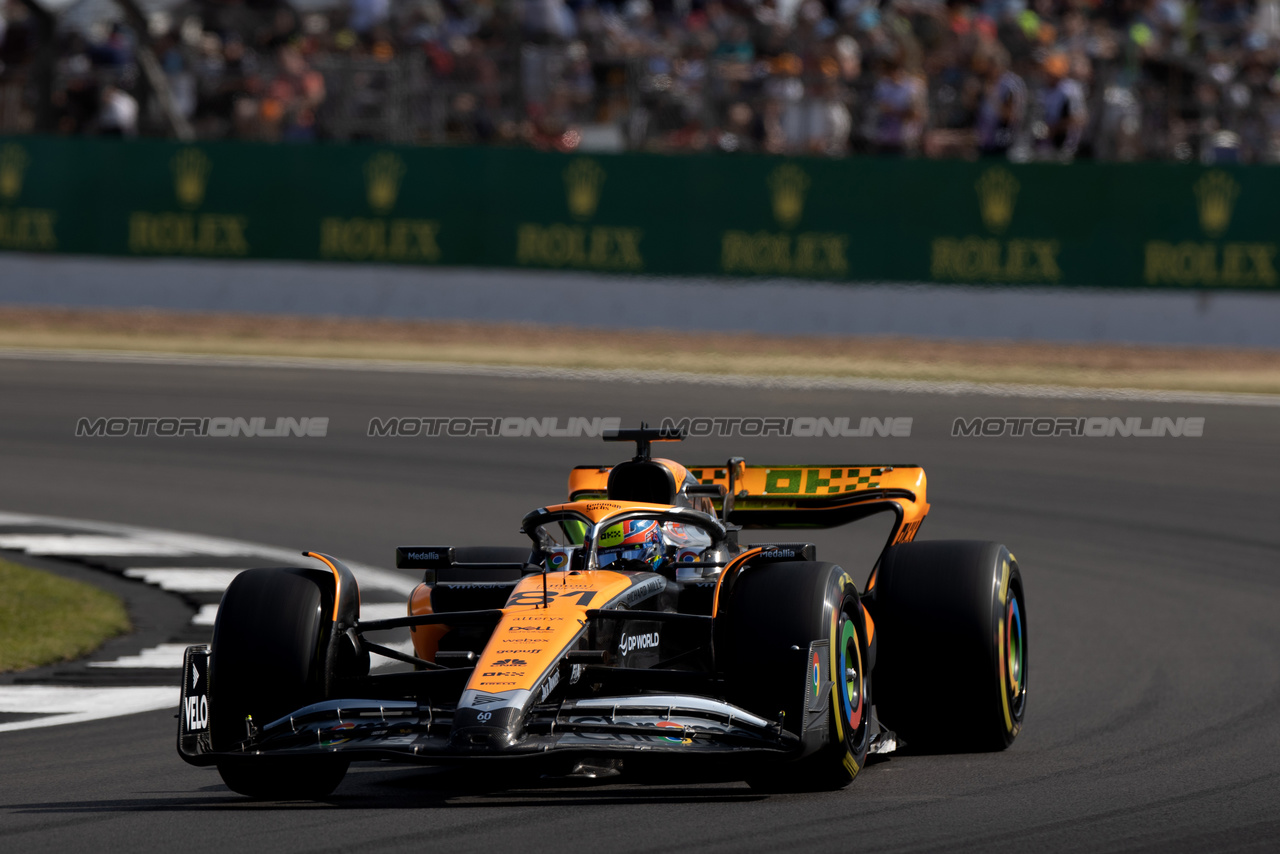 GP GRAN BRETAGNA, Oscar Piastri (AUS) McLaren MCL60.

07.07.2023. Formula 1 World Championship, Rd 11, British Grand Prix, Silverstone, England, Practice Day.

- www.xpbimages.com, EMail: requests@xpbimages.com © Copyright: Staley / XPB Images
