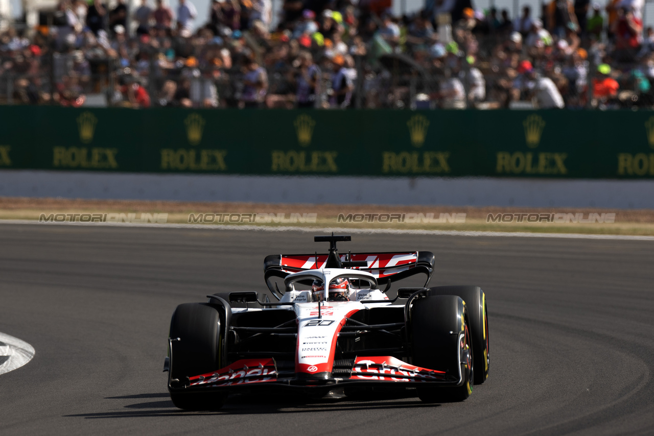 GP GRAN BRETAGNA, Kevin Magnussen (DEN) Haas VF-23.

07.07.2023. Formula 1 World Championship, Rd 11, British Grand Prix, Silverstone, England, Practice Day.

- www.xpbimages.com, EMail: requests@xpbimages.com © Copyright: Staley / XPB Images