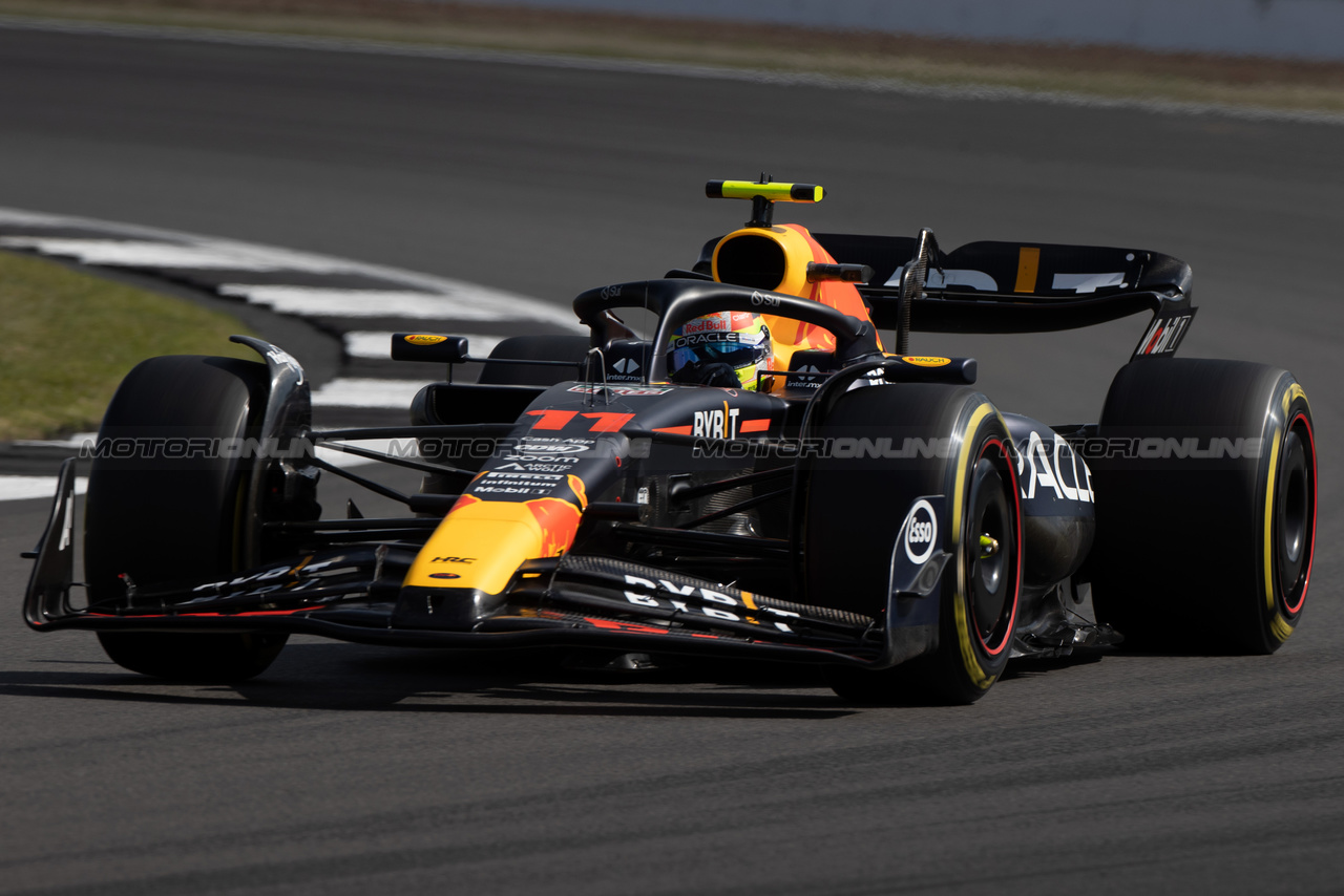 GP GRAN BRETAGNA, Sergio Perez (MEX) Red Bull Racing RB19.

07.07.2023. Formula 1 World Championship, Rd 11, British Grand Prix, Silverstone, England, Practice Day.

- www.xpbimages.com, EMail: requests@xpbimages.com © Copyright: Staley / XPB Images