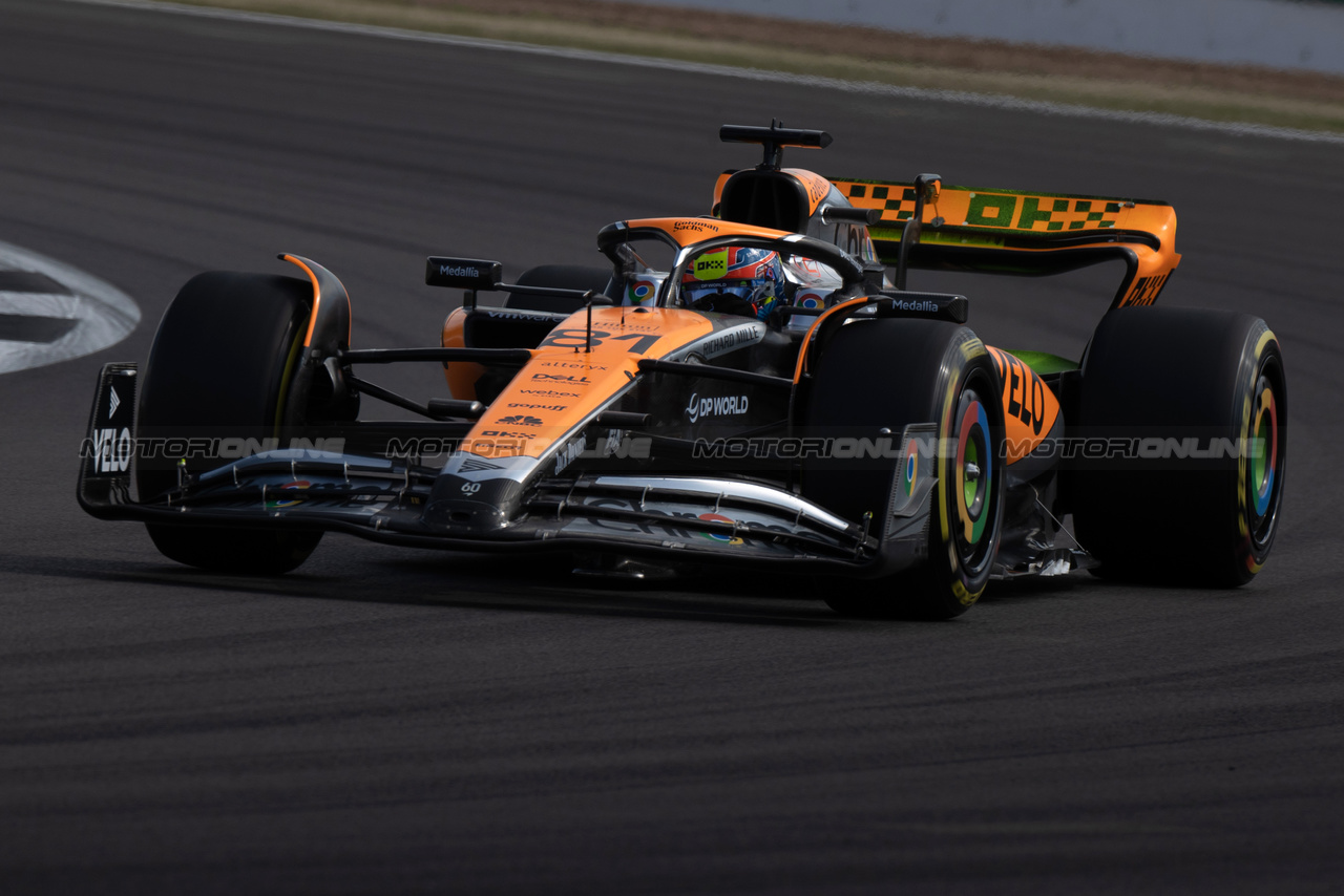 GP GRAN BRETAGNA, Oscar Piastri (AUS) McLaren MCL60.

07.07.2023. Formula 1 World Championship, Rd 11, British Grand Prix, Silverstone, England, Practice Day.

- www.xpbimages.com, EMail: requests@xpbimages.com © Copyright: Staley / XPB Images
