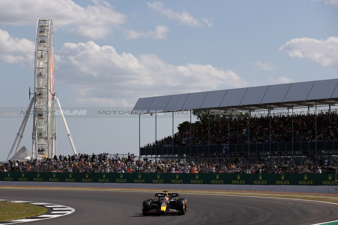 GP GRAN BRETAGNA, Max Verstappen (NLD) Red Bull Racing RB19.

07.07.2023. Formula 1 World Championship, Rd 11, British Grand Prix, Silverstone, England, Practice Day.

- www.xpbimages.com, EMail: requests@xpbimages.com © Copyright: Staley / XPB Images