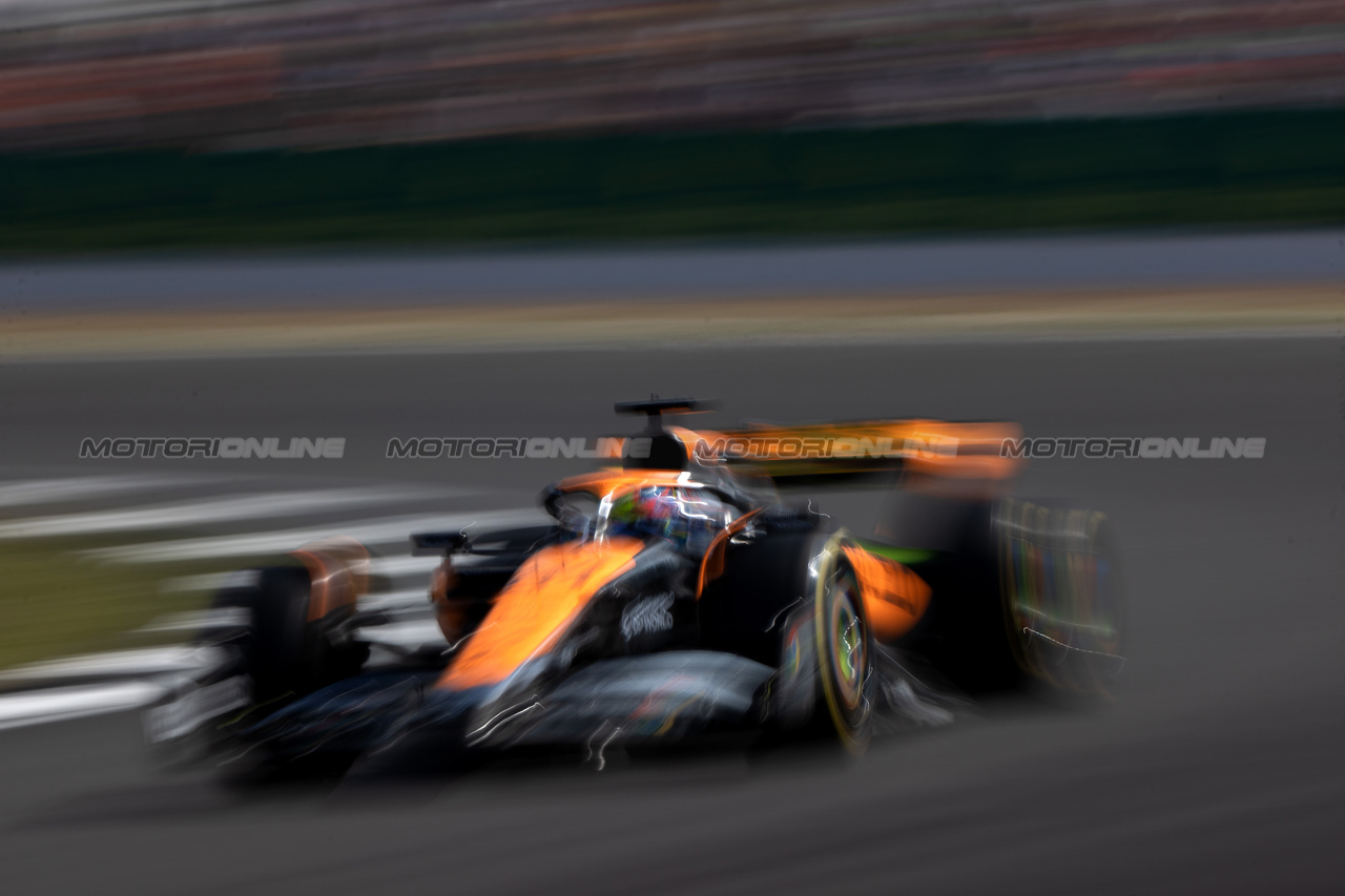 GP GRAN BRETAGNA, Oscar Piastri (AUS) McLaren MCL60.

07.07.2023. Formula 1 World Championship, Rd 11, British Grand Prix, Silverstone, England, Practice Day.

- www.xpbimages.com, EMail: requests@xpbimages.com © Copyright: Staley / XPB Images