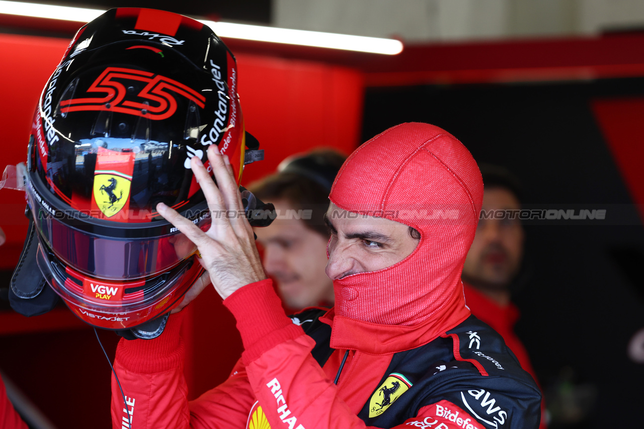GP GRAN BRETAGNA, Carlos Sainz Jr (ESP) Ferrari.

07.07.2023. Formula 1 World Championship, Rd 11, British Grand Prix, Silverstone, England, Practice Day.

- www.xpbimages.com, EMail: requests@xpbimages.com © Copyright: Batchelor / XPB Images