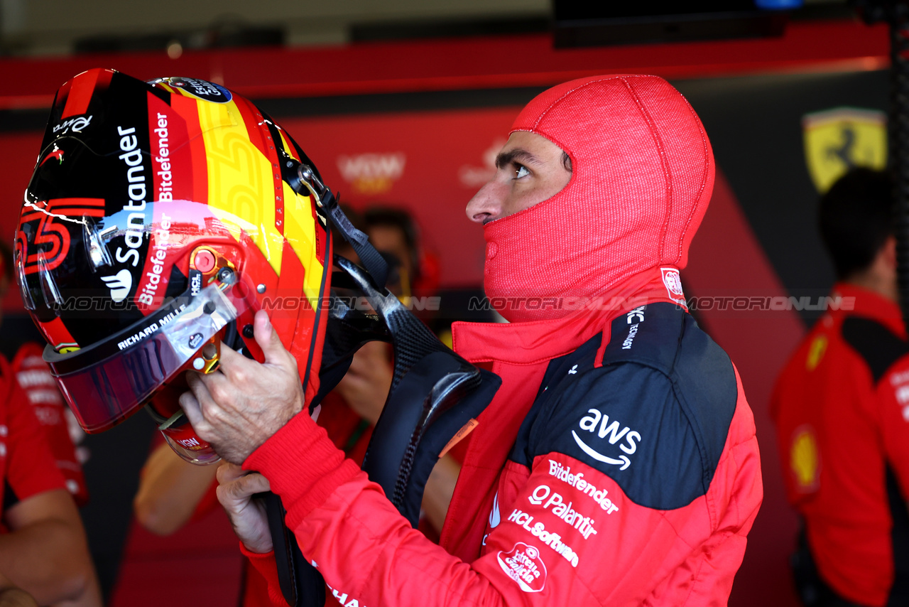 GP GRAN BRETAGNA, Carlos Sainz Jr (ESP) Ferrari.

07.07.2023. Formula 1 World Championship, Rd 11, British Grand Prix, Silverstone, England, Practice Day.

- www.xpbimages.com, EMail: requests@xpbimages.com © Copyright: Batchelor / XPB Images