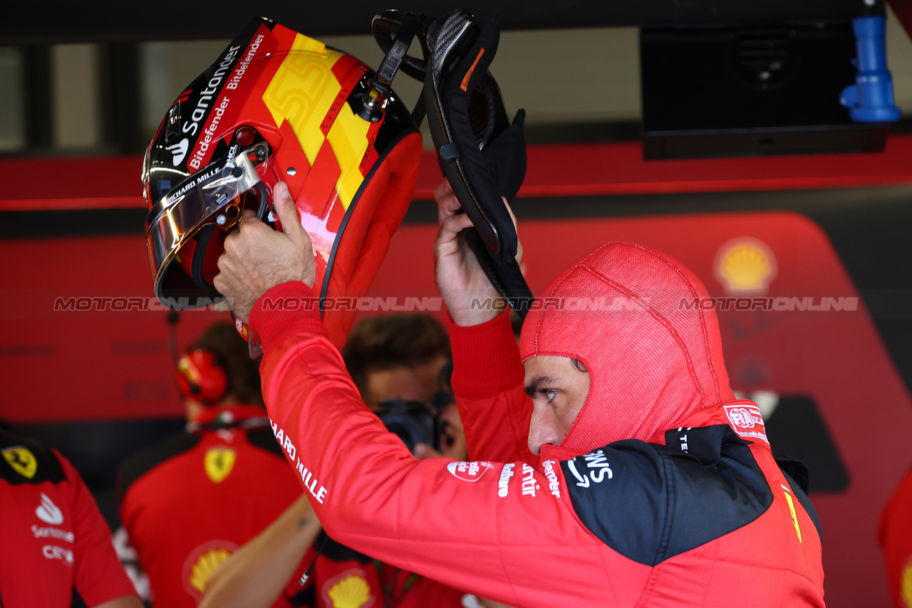 GP GRAN BRETAGNA, Carlos Sainz Jr (ESP) Ferrari.

07.07.2023. Formula 1 World Championship, Rd 11, British Grand Prix, Silverstone, England, Practice Day.

- www.xpbimages.com, EMail: requests@xpbimages.com © Copyright: Batchelor / XPB Images