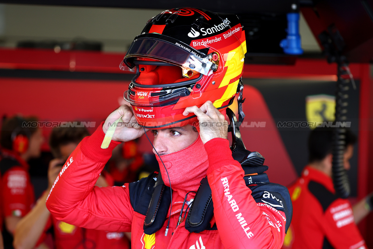 GP GRAN BRETAGNA, Carlos Sainz Jr (ESP) Ferrari.

07.07.2023. Formula 1 World Championship, Rd 11, British Grand Prix, Silverstone, England, Practice Day.

- www.xpbimages.com, EMail: requests@xpbimages.com © Copyright: Batchelor / XPB Images