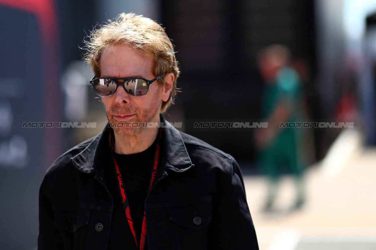 GP GRAN BRETAGNA, Jerry Bruckheimer (USA) Film Producer.

07.07.2023. Formula 1 World Championship, Rd 11, British Grand Prix, Silverstone, England, Practice Day.

- www.xpbimages.com, EMail: requests@xpbimages.com © Copyright: Moy / XPB Images