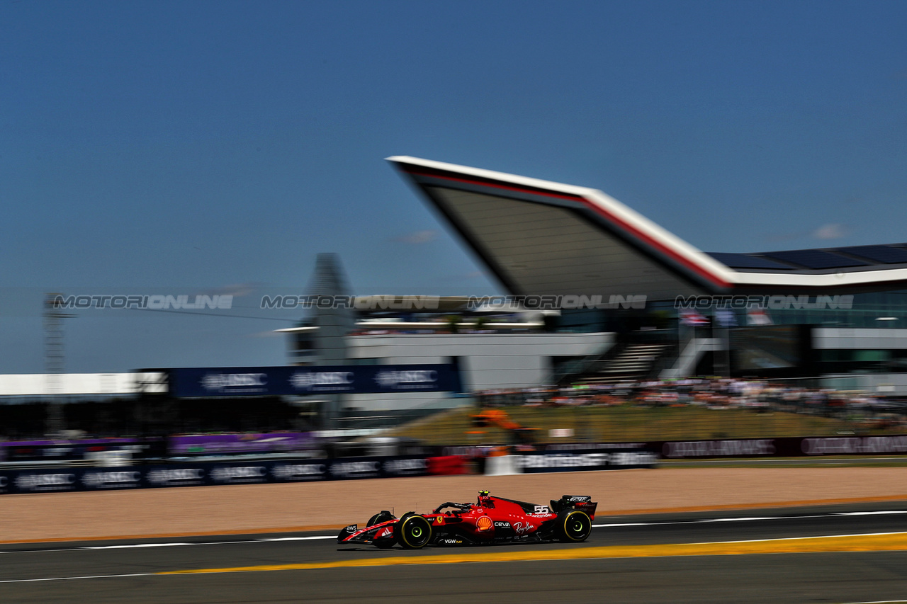 GP GRAN BRETAGNA, Carlos Sainz Jr (ESP) Ferrari SF-23.

07.07.2023. Formula 1 World Championship, Rd 11, British Grand Prix, Silverstone, England, Practice Day.

- www.xpbimages.com, EMail: requests@xpbimages.com © Copyright: Moy / XPB Images