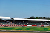 GP GRAN BRETAGNA, Fernando Alonso (ESP) Aston Martin F1 Team AMR23 davanti a Logan Sargeant (USA) Williams Racing FW45 e Oscar Piastri (AUS) McLaren MCL60.
07.07.2023. Formula 1 World Championship, Rd 11, British Grand Prix, Silverstone, England, Practice Day.
 - www.xpbimages.com, EMail: requests@xpbimages.com © Copyright: Coates / XPB Images