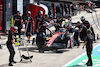 GP GRAN BRETAGNA, Zhou Guanyu (CHN) Alfa Romeo F1 Team C43 in the pits.
07.07.2023. Formula 1 World Championship, Rd 11, British Grand Prix, Silverstone, England, Practice Day.
- www.xpbimages.com, EMail: requests@xpbimages.com © Copyright: Batchelor / XPB Images