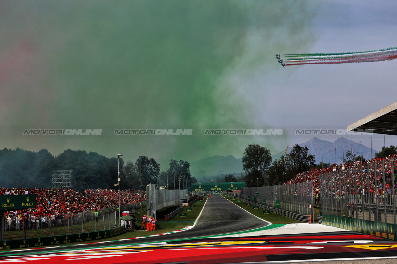 GP ITALIA, Circuit Atmosfera - air display.

03.09.2023. Formula 1 World Championship, Rd 15, Italian Grand Prix, Monza, Italy, Gara Day.

 - www.xpbimages.com, EMail: requests@xpbimages.com © Copyright: Staley / XPB Images