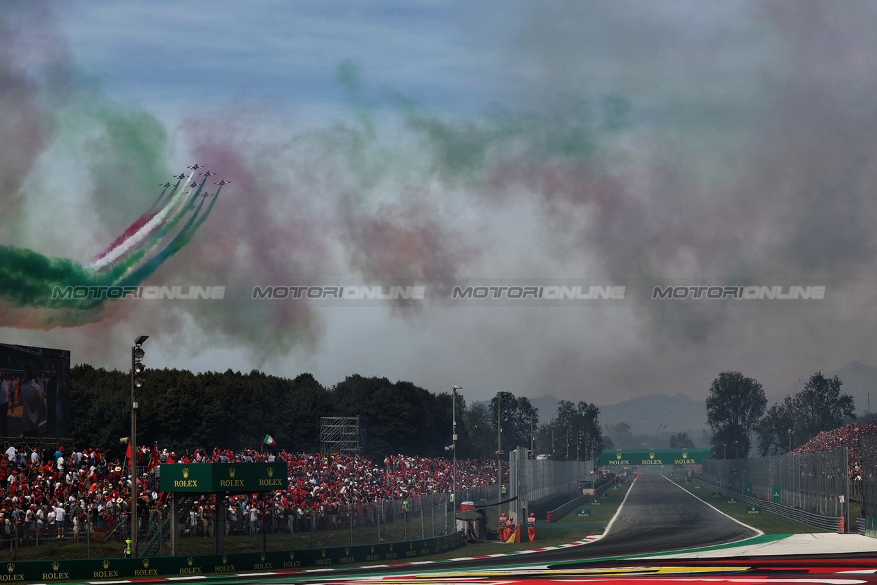 GP ITALIA, Circuit Atmosfera - air display.

03.09.2023. Formula 1 World Championship, Rd 15, Italian Grand Prix, Monza, Italy, Gara Day.

 - www.xpbimages.com, EMail: requests@xpbimages.com © Copyright: Staley / XPB Images
