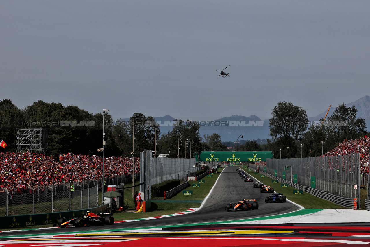 GP ITALIA, Sergio Perez (MEX) Red Bull Racing RB19.

03.09.2023. Formula 1 World Championship, Rd 15, Italian Grand Prix, Monza, Italy, Gara Day.

 - www.xpbimages.com, EMail: requests@xpbimages.com © Copyright: Staley / XPB Images