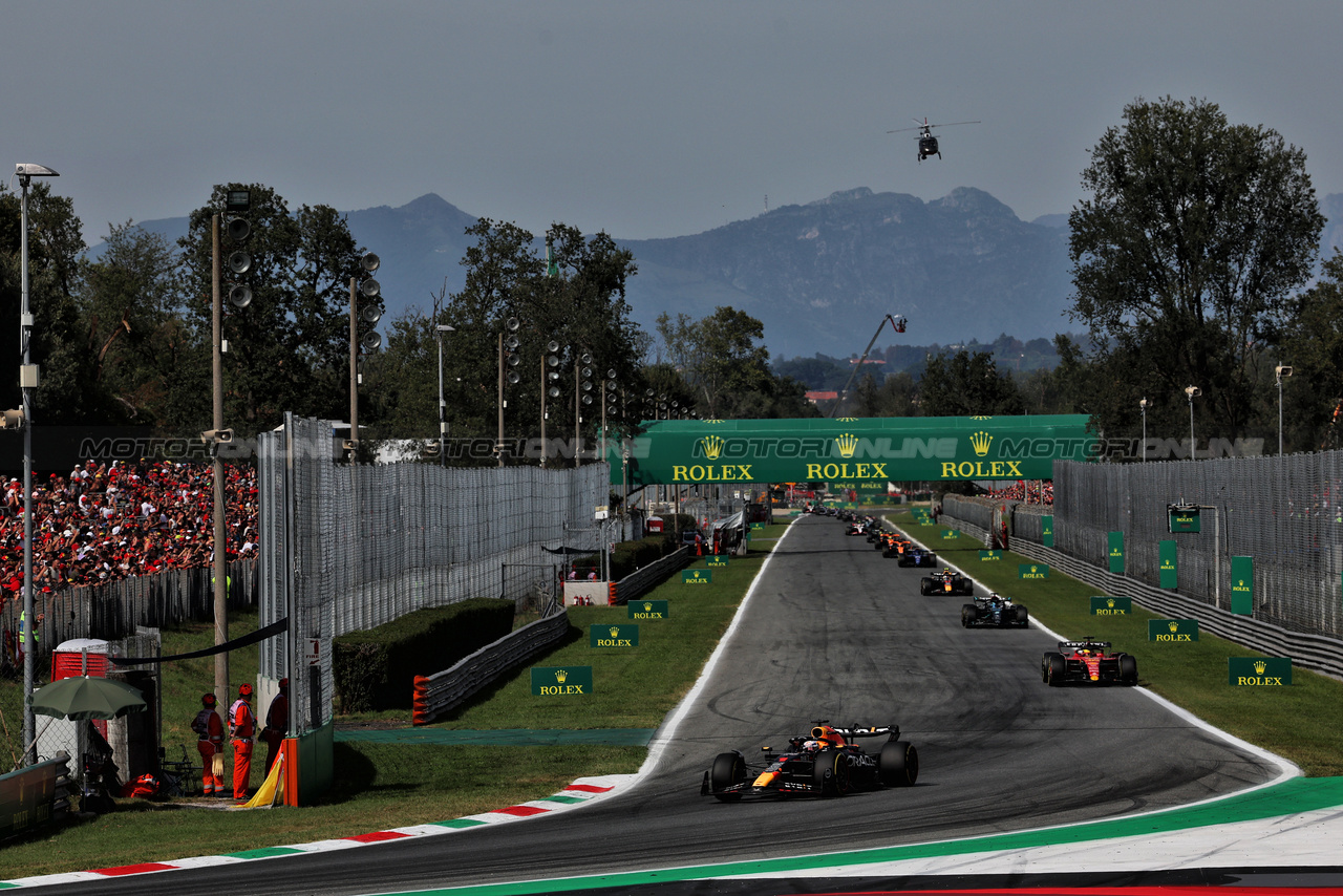 GP ITALIA, Max Verstappen (NLD) Red Bull Racing RB19.

03.09.2023. Formula 1 World Championship, Rd 15, Italian Grand Prix, Monza, Italy, Gara Day.

 - www.xpbimages.com, EMail: requests@xpbimages.com © Copyright: Staley / XPB Images
