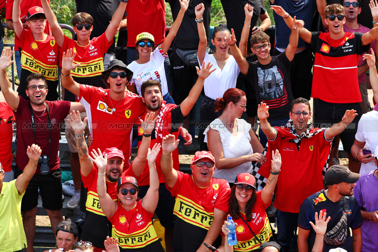 GP ITALIA, Circuit Atmosfera - Ferrari fans in the grandstand.

03.09.2023. Formula 1 World Championship, Rd 15, Italian Grand Prix, Monza, Italy, Gara Day.

 - www.xpbimages.com, EMail: requests@xpbimages.com © Copyright: Coates / XPB Images