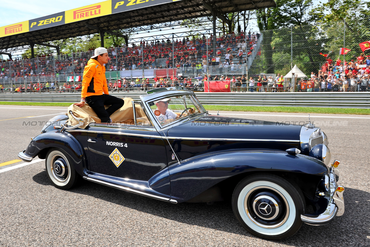 GP ITALIA, Lando Norris (GBR) McLaren on the drivers' parade.

03.09.2023. Formula 1 World Championship, Rd 15, Italian Grand Prix, Monza, Italy, Gara Day.

- www.xpbimages.com, EMail: requests@xpbimages.com © Copyright: Batchelor / XPB Images