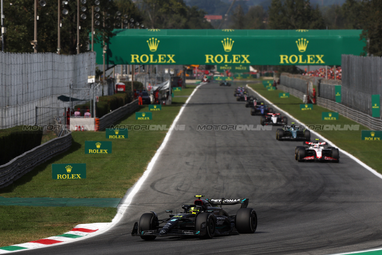 GP ITALIA, Lewis Hamilton (GBR) Mercedes AMG F1 W14.

03.09.2023. Formula 1 World Championship, Rd 15, Italian Grand Prix, Monza, Italy, Gara Day.

 - www.xpbimages.com, EMail: requests@xpbimages.com © Copyright: Staley / XPB Images