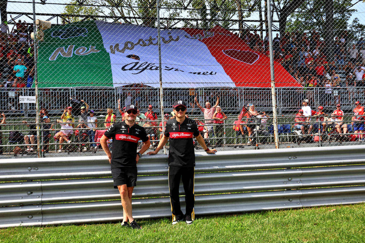 GP ITALIA, (L to R): Valtteri Bottas (FIN) Alfa Romeo F1 Team e Zhou Guanyu (CHN) Alfa Romeo F1 Team on the drivers' parade - Alfa Romeo grandstand.

03.09.2023. Formula 1 World Championship, Rd 15, Italian Grand Prix, Monza, Italy, Gara Day.

- www.xpbimages.com, EMail: requests@xpbimages.com © Copyright: Batchelor / XPB Images