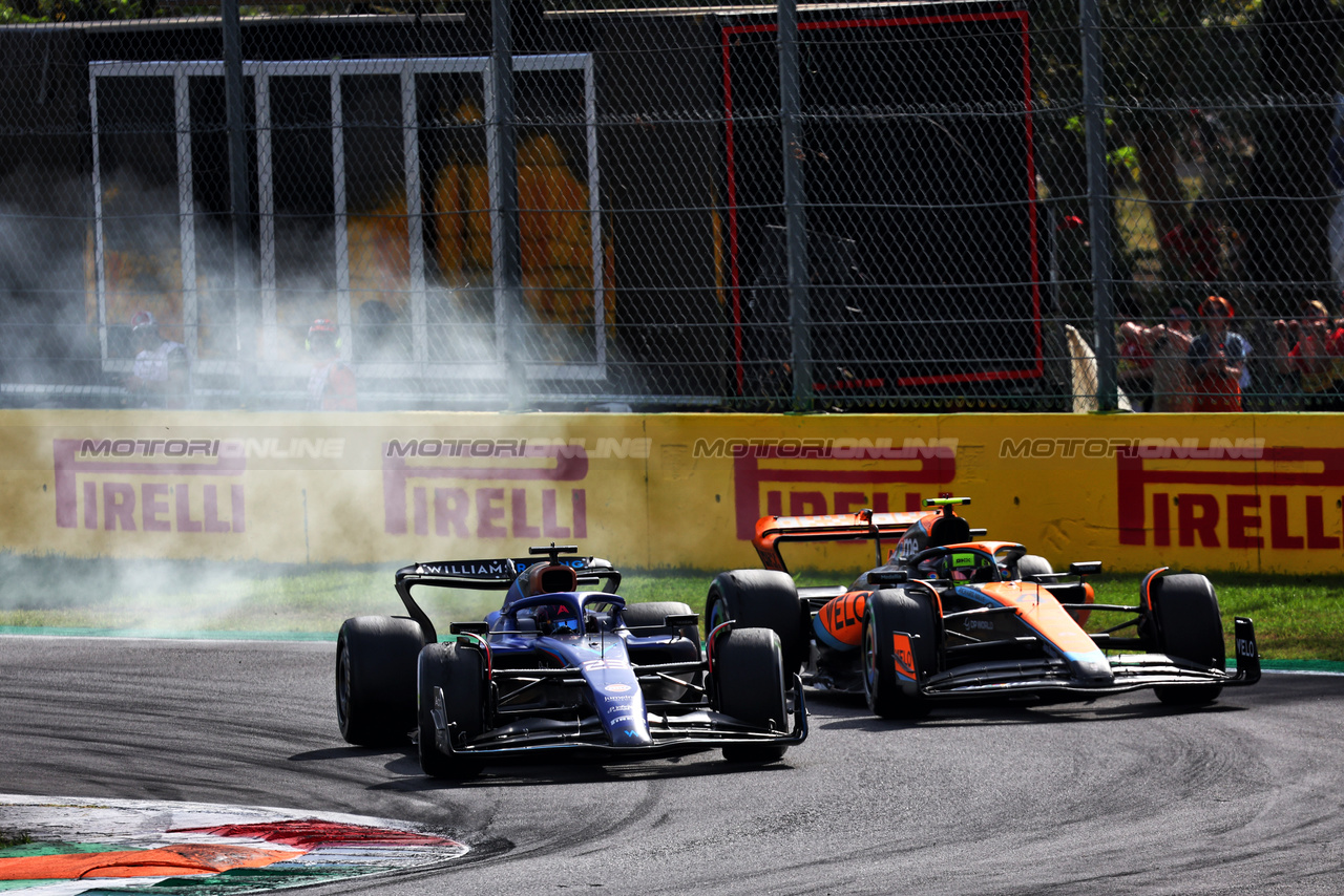 GP ITALIA, Alexander Albon (THA) Williams Racing FW45 e Lando Norris (GBR) McLaren MCL60 battle for position.

03.09.2023. Formula 1 World Championship, Rd 15, Italian Grand Prix, Monza, Italy, Gara Day.

- www.xpbimages.com, EMail: requests@xpbimages.com © Copyright: Batchelor / XPB Images