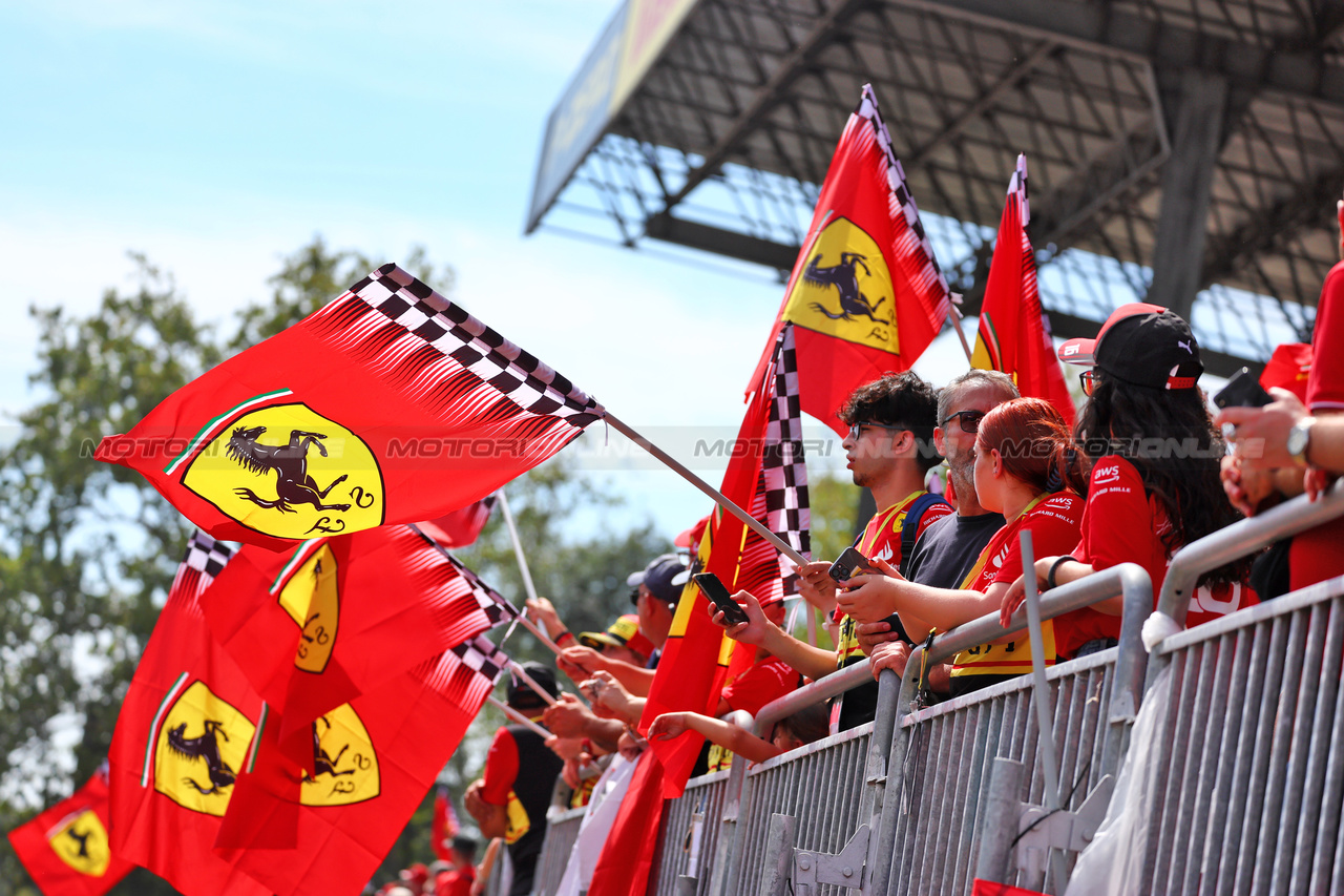 GP ITALIA, Circuit Atmosfera - Ferrari fans in the grandstand.

03.09.2023. Formula 1 World Championship, Rd 15, Italian Grand Prix, Monza, Italy, Gara Day.

 - www.xpbimages.com, EMail: requests@xpbimages.com © Copyright: Coates / XPB Images
