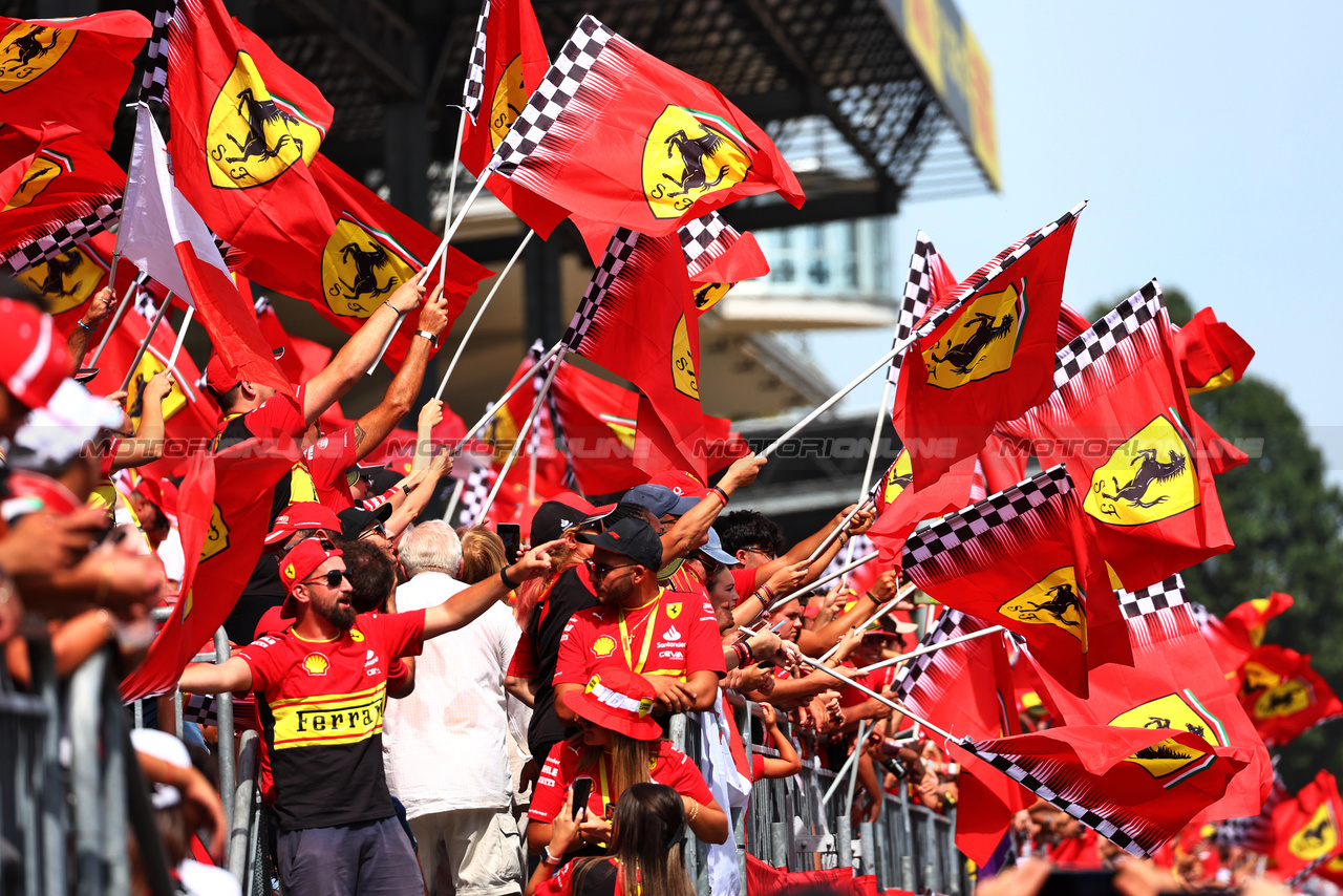GP ITALIA, Circuit Atmosfera - Ferrari fans in the grandstand.

03.09.2023. Formula 1 World Championship, Rd 15, Italian Grand Prix, Monza, Italy, Gara Day.

 - www.xpbimages.com, EMail: requests@xpbimages.com © Copyright: Coates / XPB Images