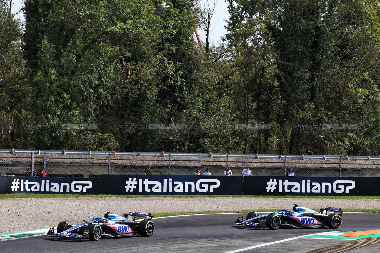 GP ITALIA, Pierre Gasly (FRA) Alpine F1 Team A523 e Esteban Ocon (FRA) Alpine F1 Team A523.

03.09.2023. Formula 1 World Championship, Rd 15, Italian Grand Prix, Monza, Italy, Gara Day.

- www.xpbimages.com, EMail: requests@xpbimages.com © Copyright: Bearne / XPB Images