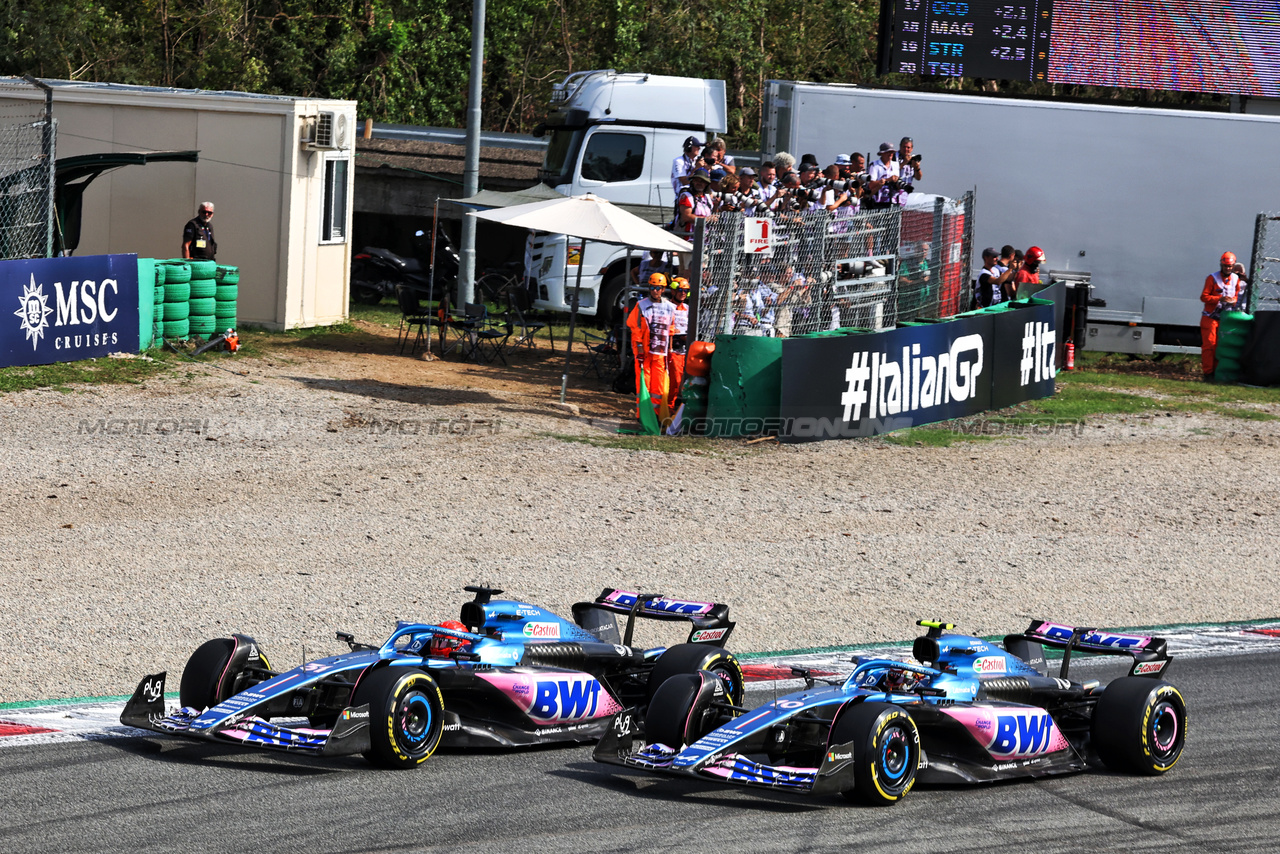 GP ITALIA, Esteban Ocon (FRA) Alpine F1 Team A523 e Pierre Gasly (FRA) Alpine F1 Team A523.

03.09.2023. Formula 1 World Championship, Rd 15, Italian Grand Prix, Monza, Italy, Gara Day.

- www.xpbimages.com, EMail: requests@xpbimages.com © Copyright: Bearne / XPB Images