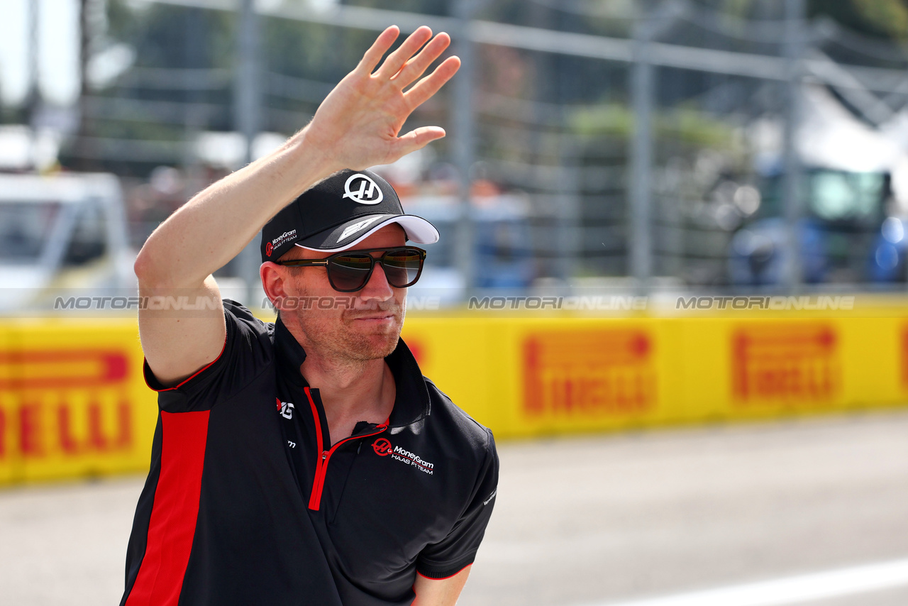 GP ITALIA, Nico Hulkenberg (GER) Haas F1 Team on the drivers' parade.

03.09.2023. Formula 1 World Championship, Rd 15, Italian Grand Prix, Monza, Italy, Gara Day.

 - www.xpbimages.com, EMail: requests@xpbimages.com © Copyright: Coates / XPB Images